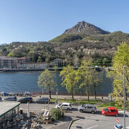 Lakefront Retreat Daire