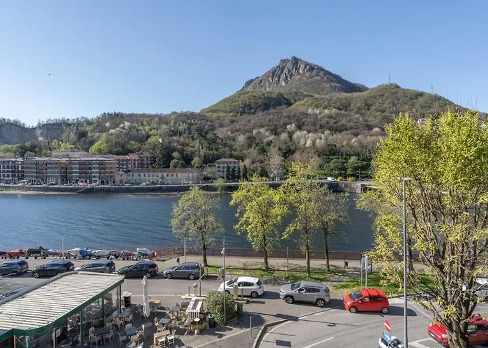 Lakefront Retreat Daire