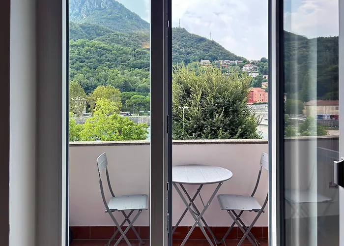 Lakefront Retreat Апартаменты Лекко