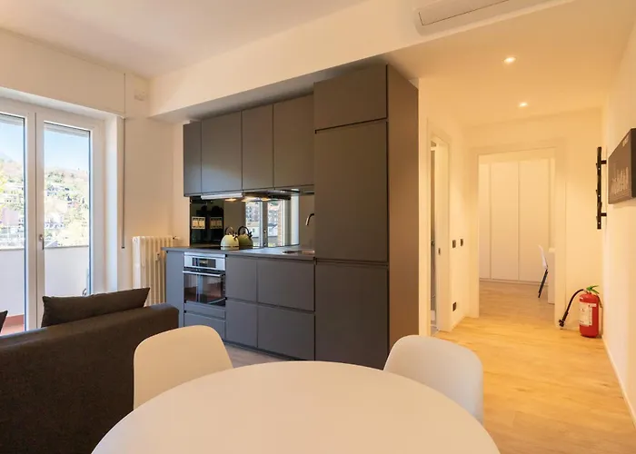 Lakefront Retreat * לקו